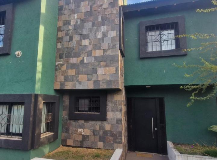 Casa · 180m² · 3 Dormitorios · 2 Cocheras