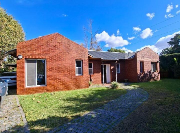 Casa · 120m² · 4 Ambientes · 4 Cocheras