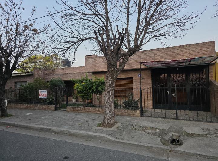 Casa · 169m² · 9 Ambientes
