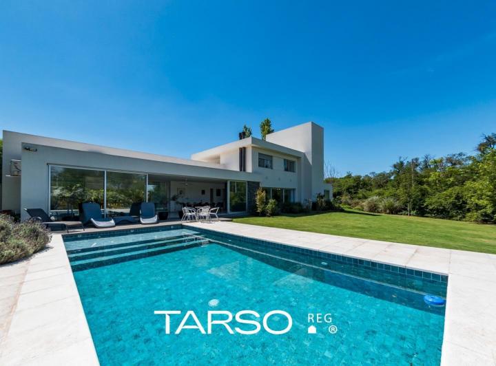 Casa · 593m² · 15 Ambientes · 5 Cocheras