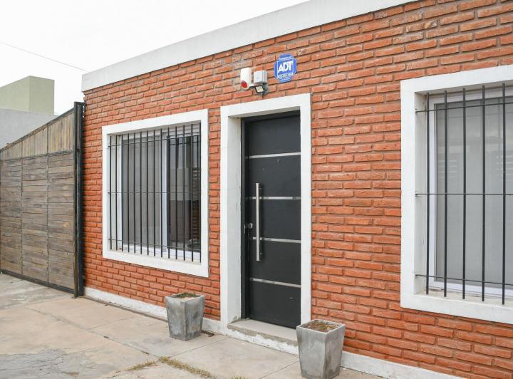 Casa · 320m² · 4 Ambientes · 1 Cochera