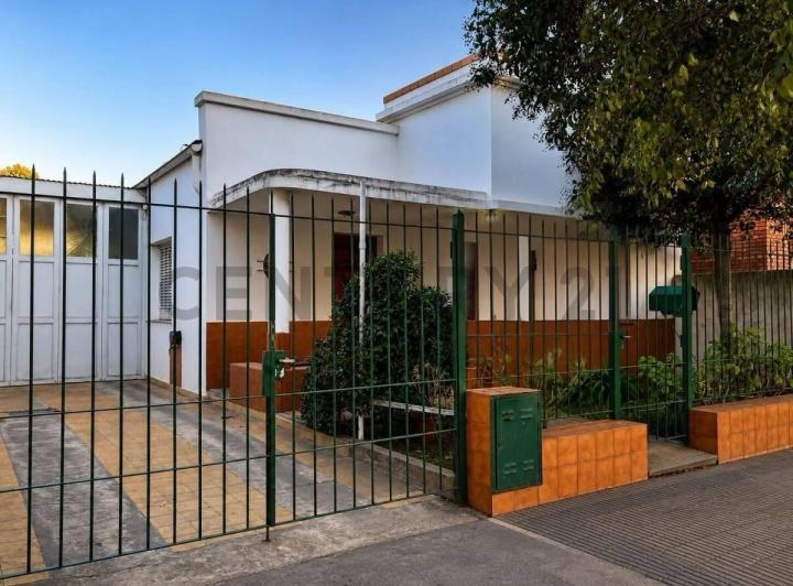 Casa · 120m² · 6 Ambientes · 4 Cocheras