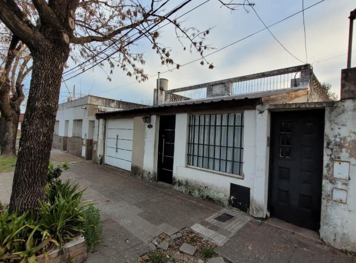 Casa · 100m² · 6 Ambientes · 2 Cocheras