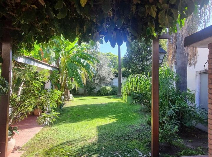 Casa · 233m² · 6 Ambientes · 2 Cocheras