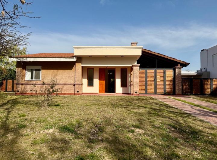 Casa · 176m² · 5 Ambientes · 3 Cocheras