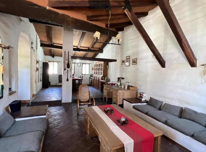 Casa · 328m² · 4 Ambientes · 2 Cocheras