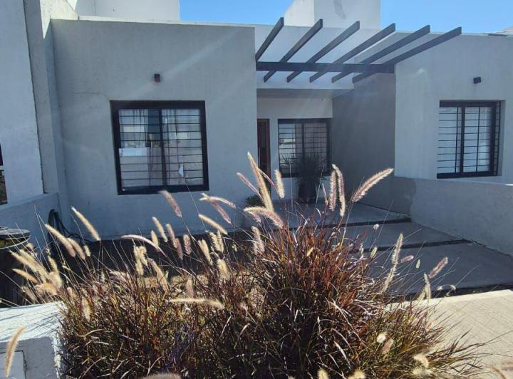 Casa · 70m² · 4 Ambientes · 1 Cochera