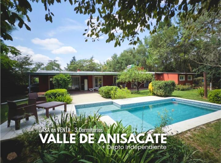 Casa · 250m² · 5 Ambientes · 4 Cocheras