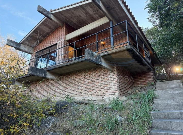 Casa · 84m² · 3 Ambientes · 2 Cocheras