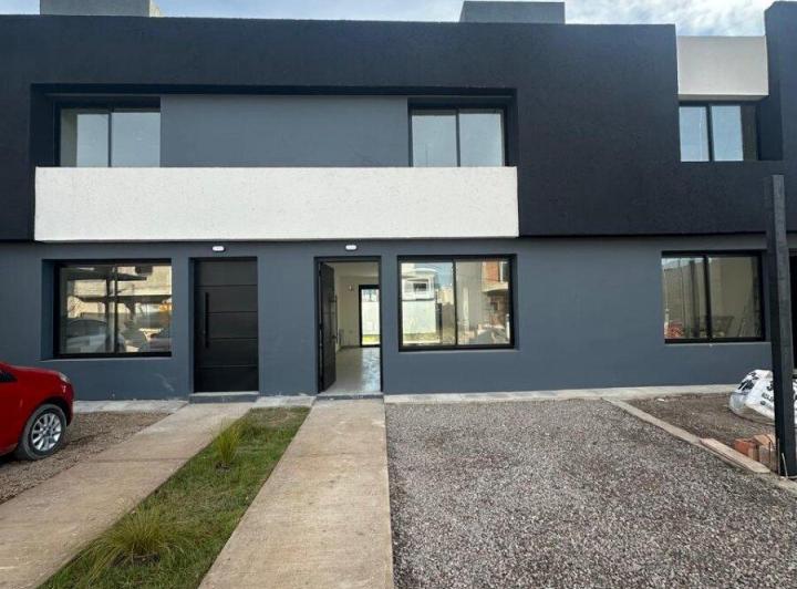 Casa · 107m² · 4 Ambientes · 1 Cochera