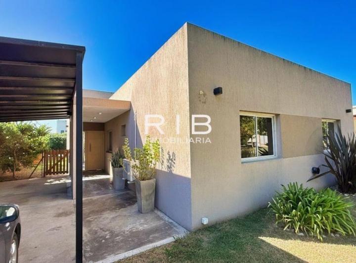 Casa · 110m² · 4 Ambientes · 3 Cocheras