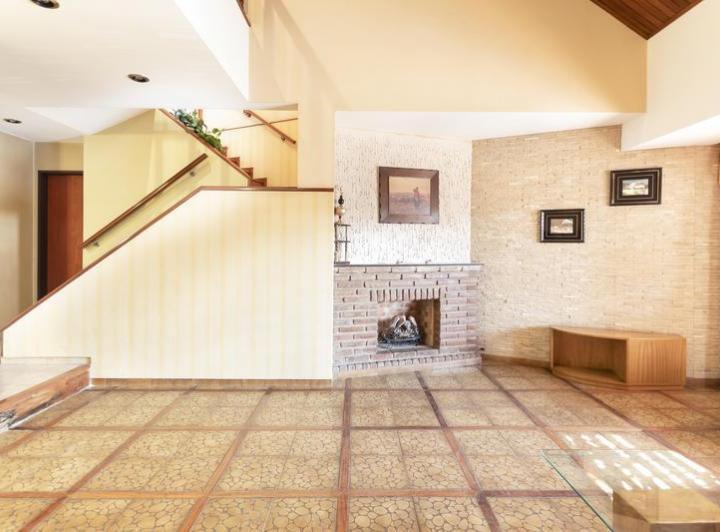 Casa · 218m² · 5 Ambientes · 2 Cocheras