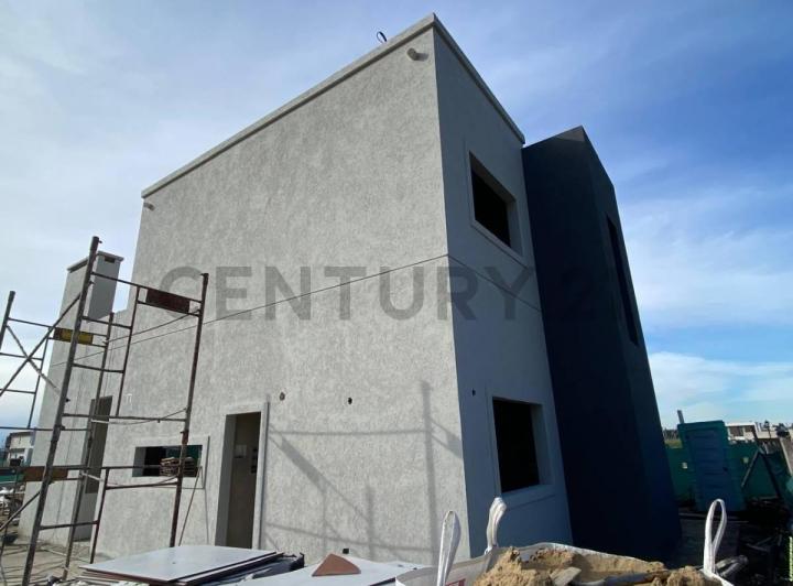 Casa · 170m² · 5 Dormitorios · 4 Cocheras