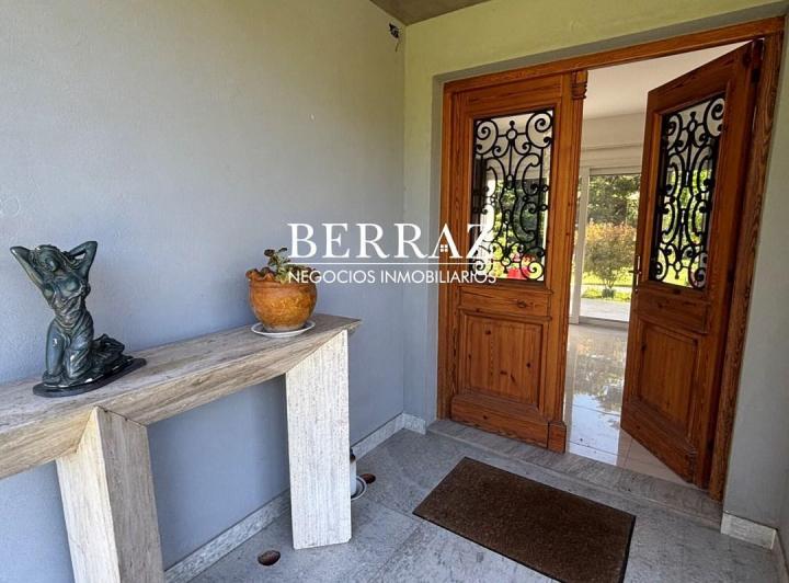 Casa · 210m² · 4 Ambientes · 2 Cocheras