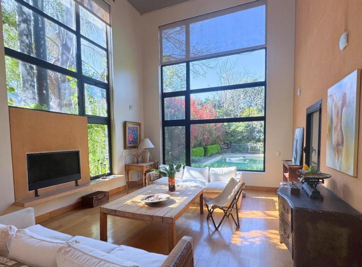 Casa · 285m² · 6 Ambientes · 3 Cocheras