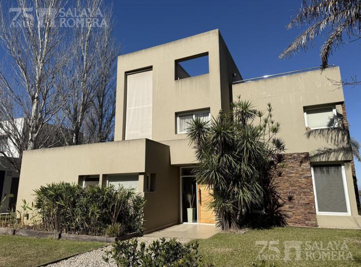 Casa · 370m² · 7 Ambientes