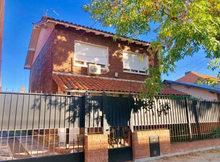 Casa · 200m² · 3 Dormitorios · 3 Cocheras