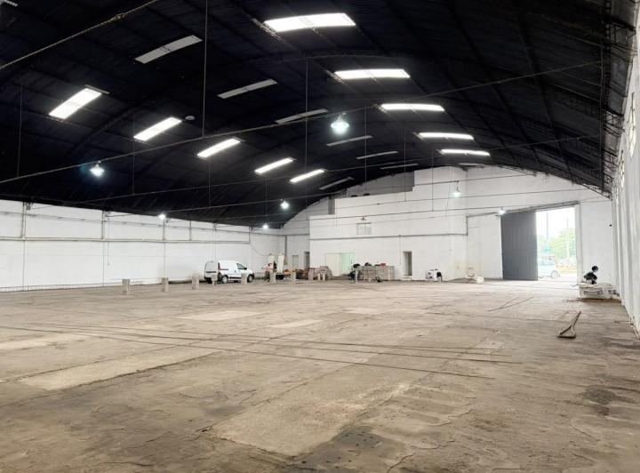 Bodega-Galpón · 1400m² · 5 Ambientes