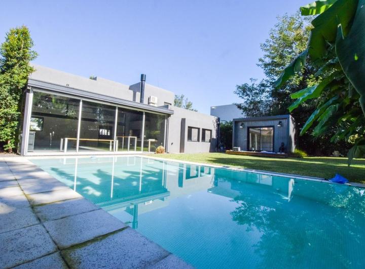 Casa · 200m² · 4 Ambientes · 2 Cocheras