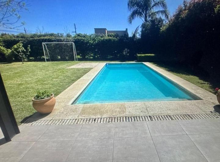 Casa · 236m² · 6 Ambientes · 2 Cocheras