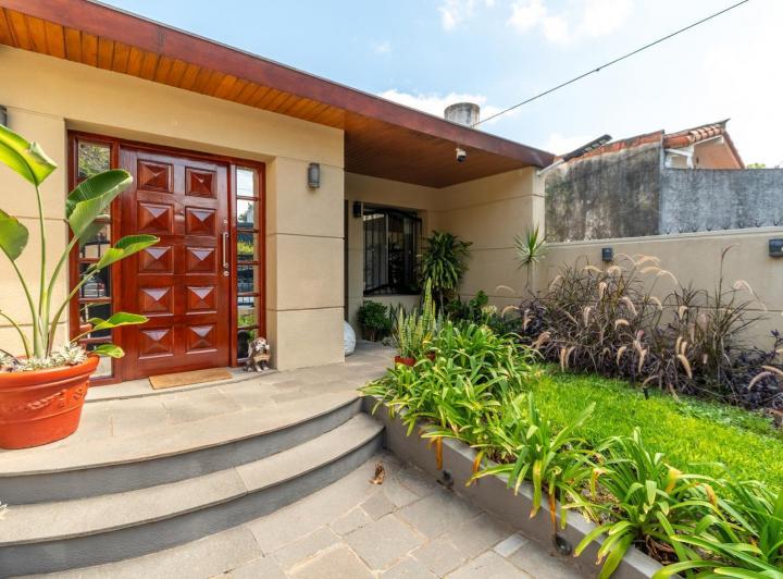 Casa · 300m² · 7 Ambientes · 2 Cocheras