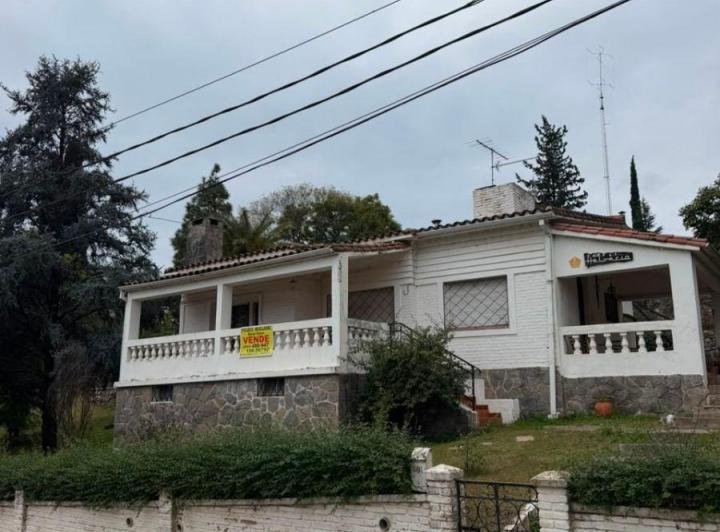 Casa · 212m² · 2 Ambientes · 1 Cochera