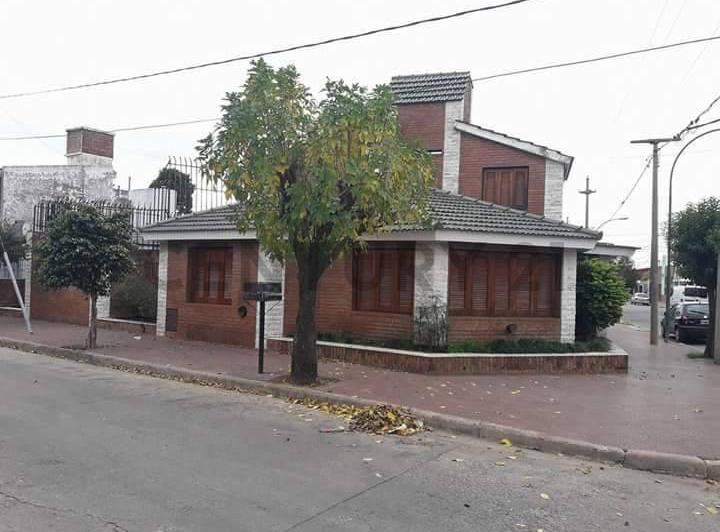 Casa · 255m² · 6 Ambientes