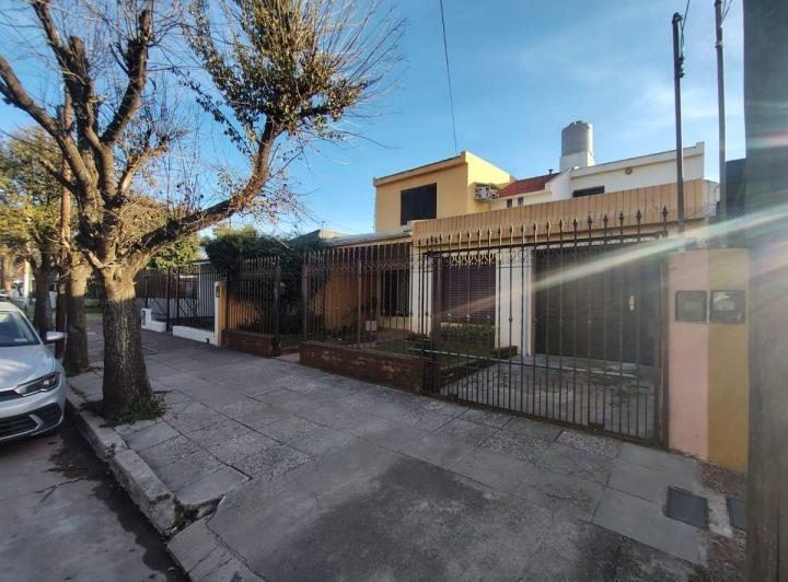 Casa · 135m² · 6 Ambientes · 1 Cochera