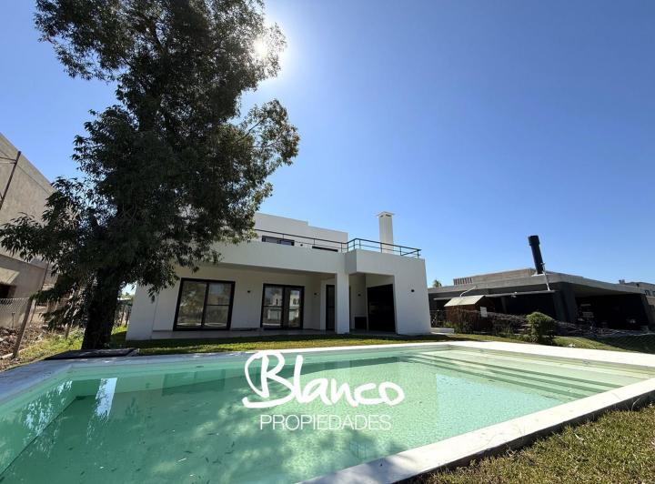 Casa · 270m² · 5 Ambientes · 2 Cocheras