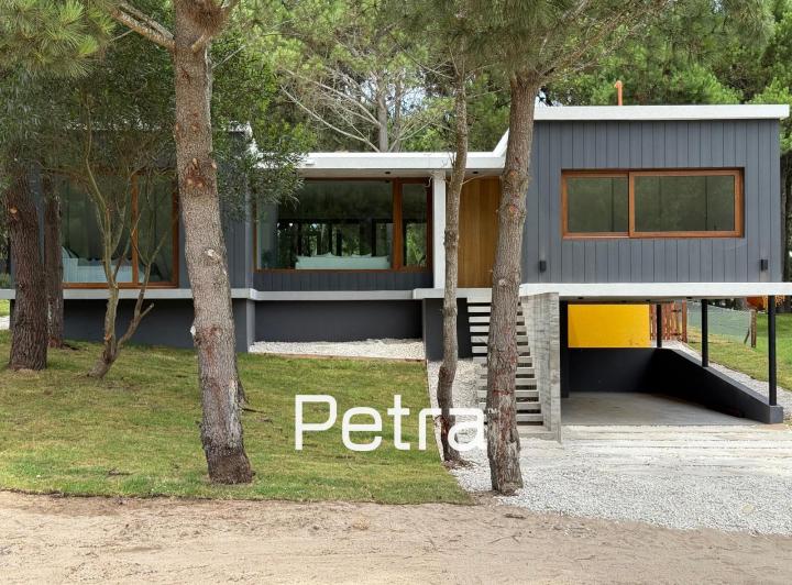 Casa · 190m² · 5 Ambientes · 1 Cochera