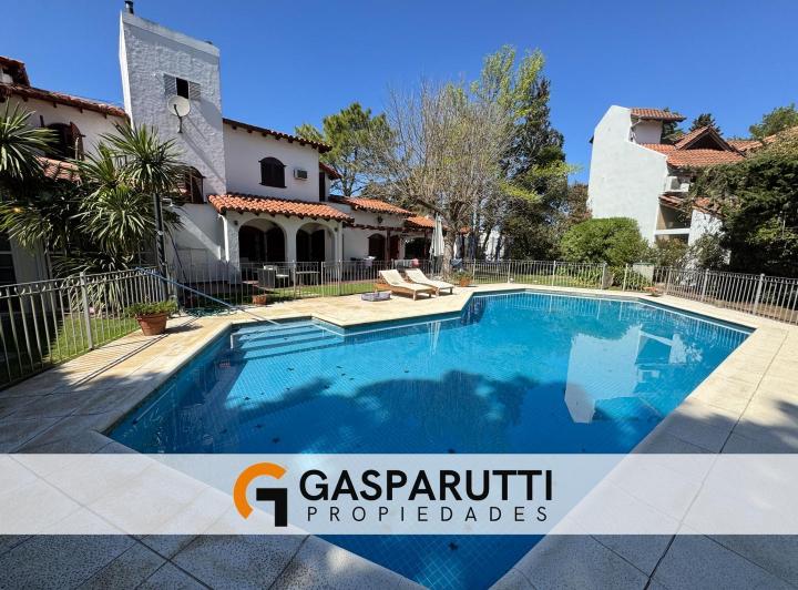 Casa · 275m² · 5 Ambientes · 5 Cocheras