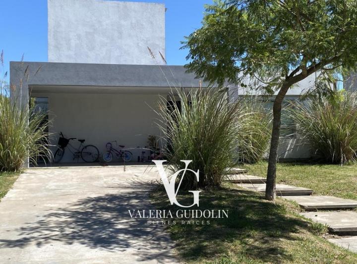 Casa · 190m² · 5 Ambientes · 1 Cochera