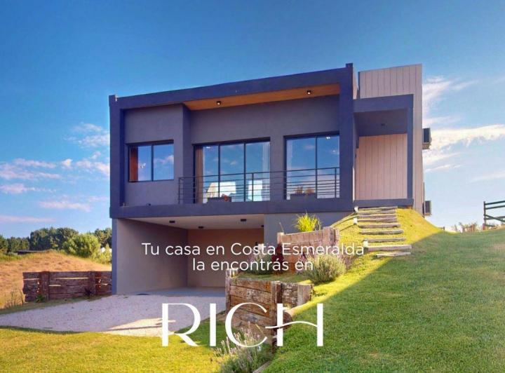Casa · 300m² · 6 Ambientes · 1 Cochera