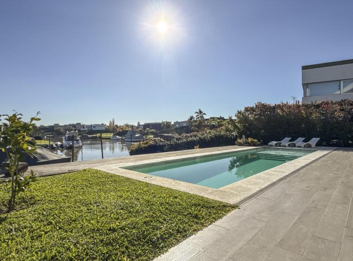 Casa · 424m² · 7 Ambientes