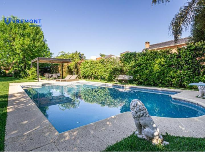 Casa · 396m² · 7 Ambientes · 2 Cocheras