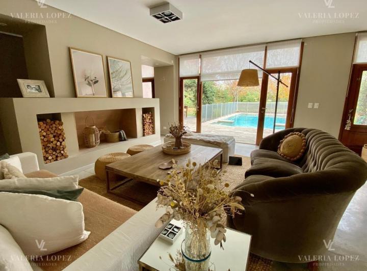 Casa · 335m² · 5 Ambientes · 1 Cochera