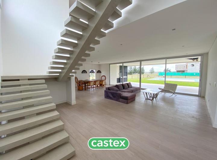 Casa · 300m² · 5 Ambientes
