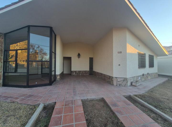 Casa · 150m² · 5 Ambientes · 1 Cochera