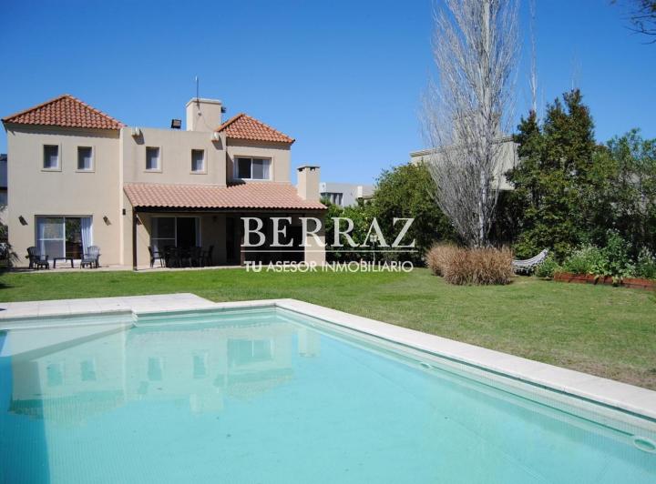 Casa · 182m² · 4 Ambientes · 2 Cocheras