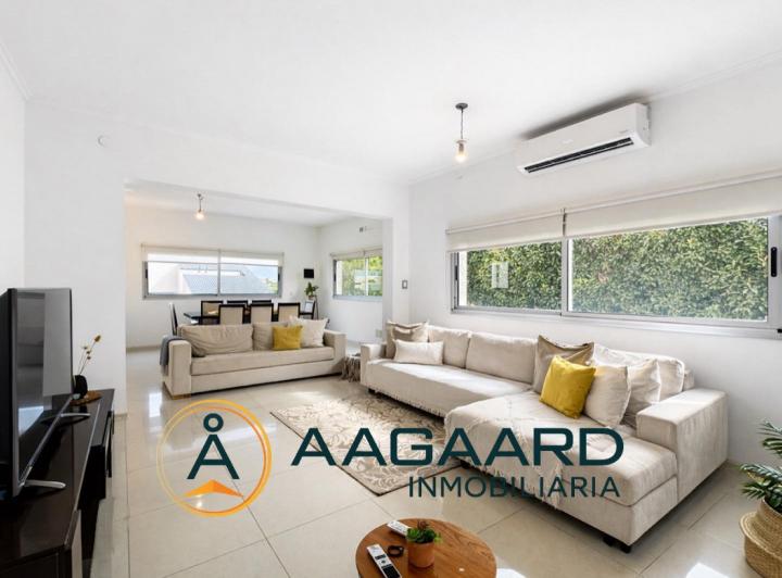 Casa · 445m² · 4 Ambientes · 2 Cocheras