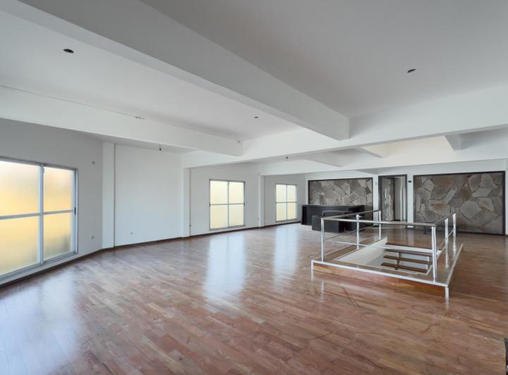 Bodega-Galpón · 1100m² · 5 Ambientes · 1 Cochera