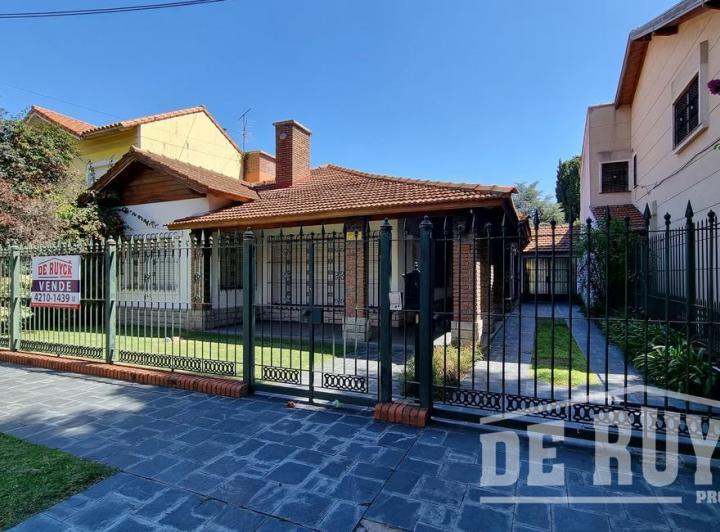 Casa · 256m² · 5 Ambientes · 1 Cochera