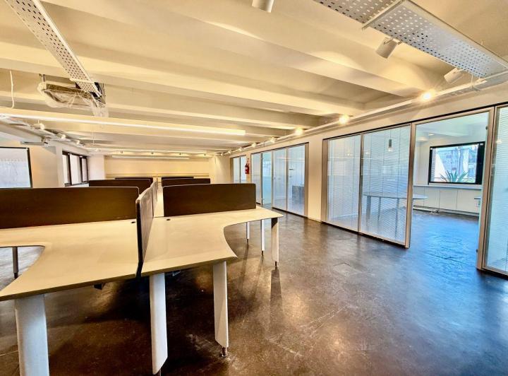 Oficina comercial · 375m² · 6 Ambientes · 1 Cochera