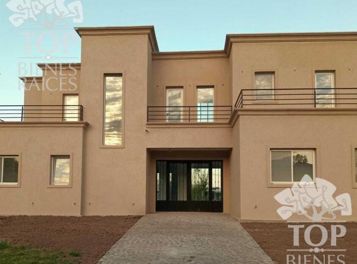 Casa · 257ha · 5 Ambientes · 2 Cocheras