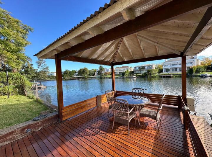 Casa · 790m² · 10 Ambientes · 2 Cocheras