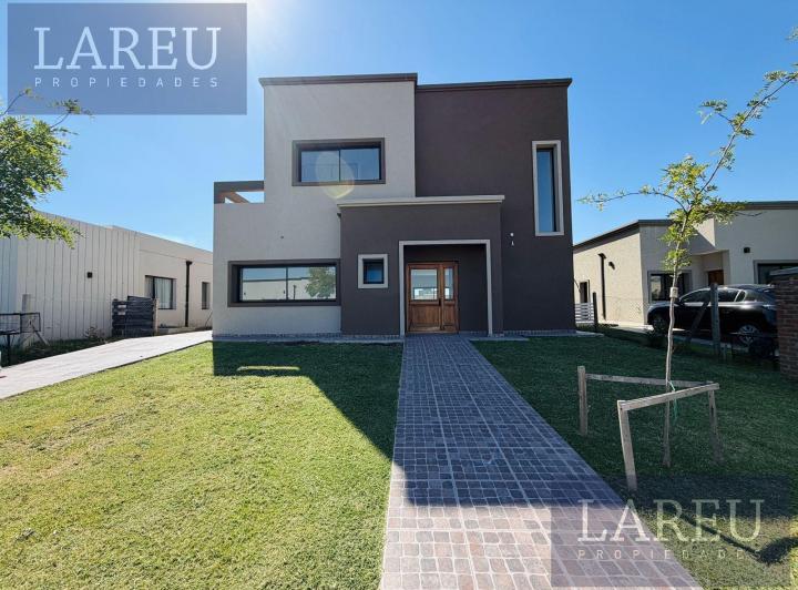 Casa · 221m² · 6 Ambientes