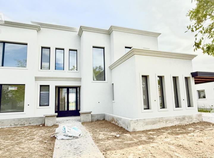 Casa · 225ha · 7 Ambientes · 6 Cocheras