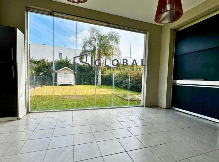 Casa · 220m² · 6 Ambientes · 2 Cocheras