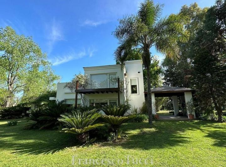 Casa · 180m² · 3 Ambientes · 1 Cochera