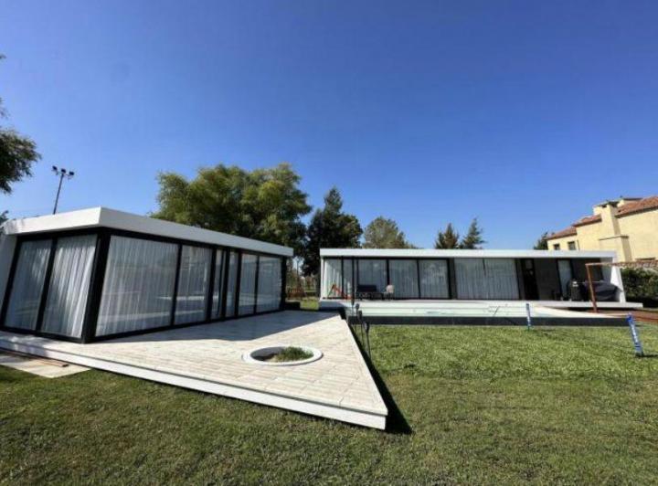 Casa · 200m² · 4 Ambientes · 2 Cocheras